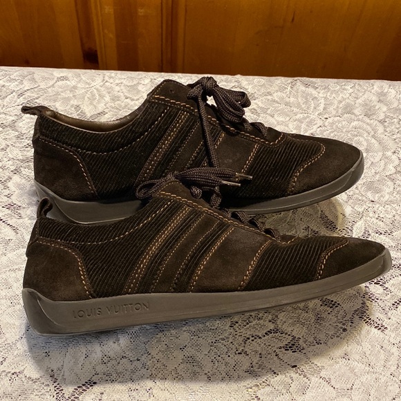LOUIS VUITTON SNEAKERS - Picture 2 of 10